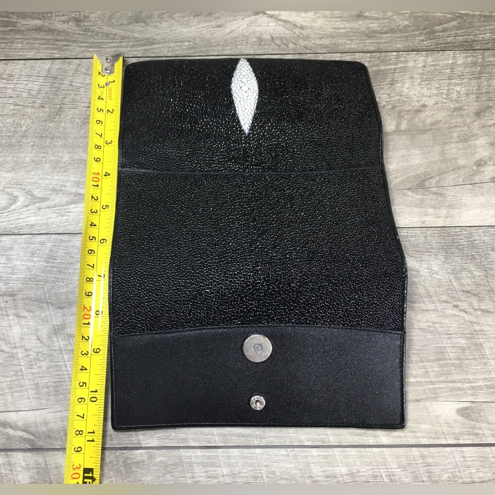 New Stingray Black Clutch with White Accent Wallet Trifold Snap Coins Organizer - Picture 6 of 9